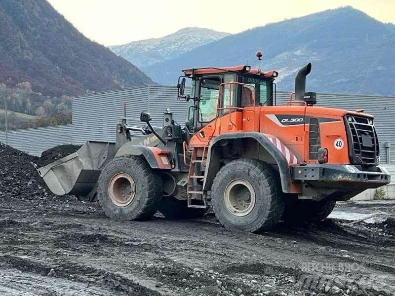 Doosan DL300 Фронтальные погрузчики