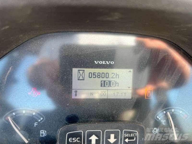 Volvo BL71B Экскаваторы-погрузчики
