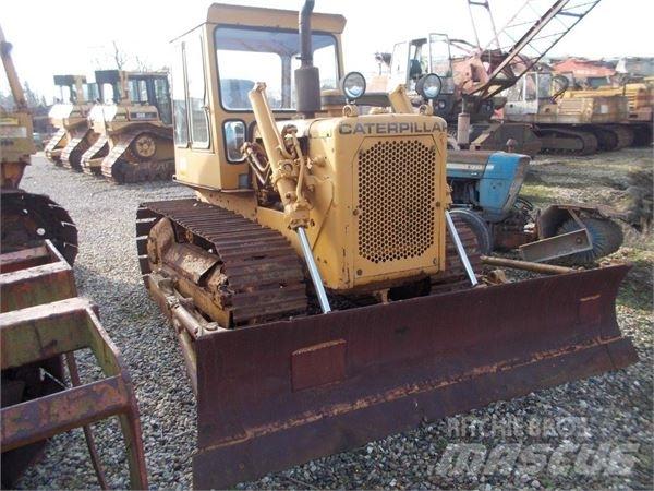 CAT D4D Гусеничные бульдозеры