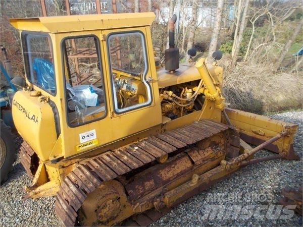CAT D4D Гусеничные бульдозеры