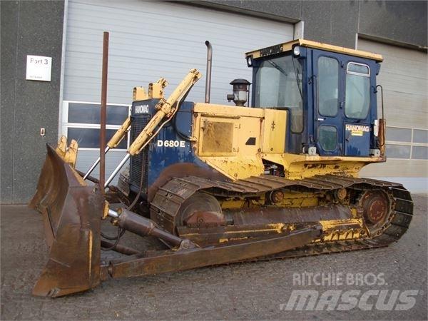 Hanomag D680E Гусеничные бульдозеры