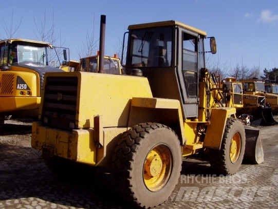 JCB 410 Фронтальные погрузчики
