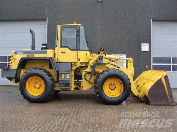 Komatsu WA320 Фронтальные погрузчики