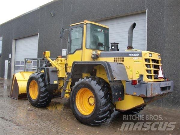 Komatsu WA320 Фронтальные погрузчики