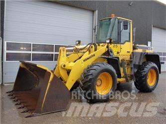 Komatsu WA320 Фронтальные погрузчики