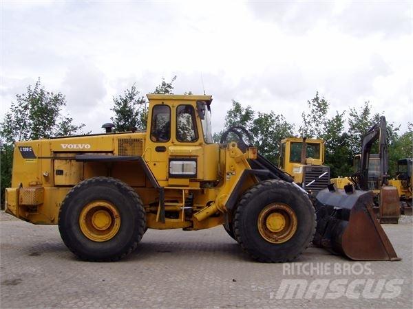 Volvo L120 Фронтальные погрузчики