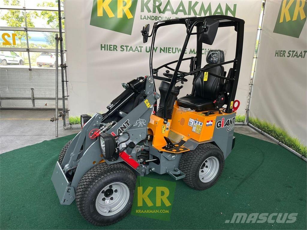 GiANT G1200 Трактора с фронтальным погрузчиком
