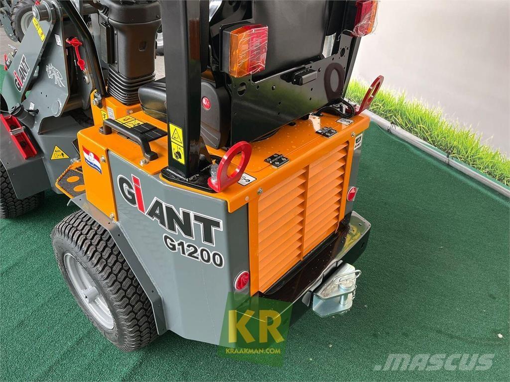 GiANT G1200 Трактора с фронтальным погрузчиком