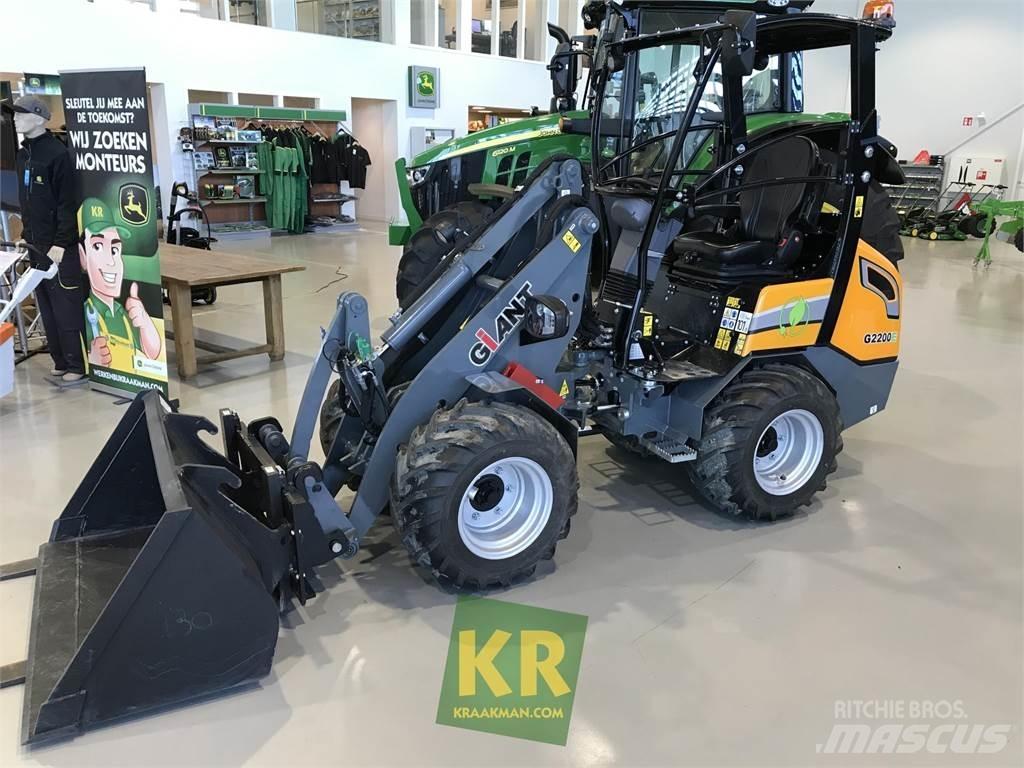 GiANT G2200E Трактора с фронтальным погрузчиком