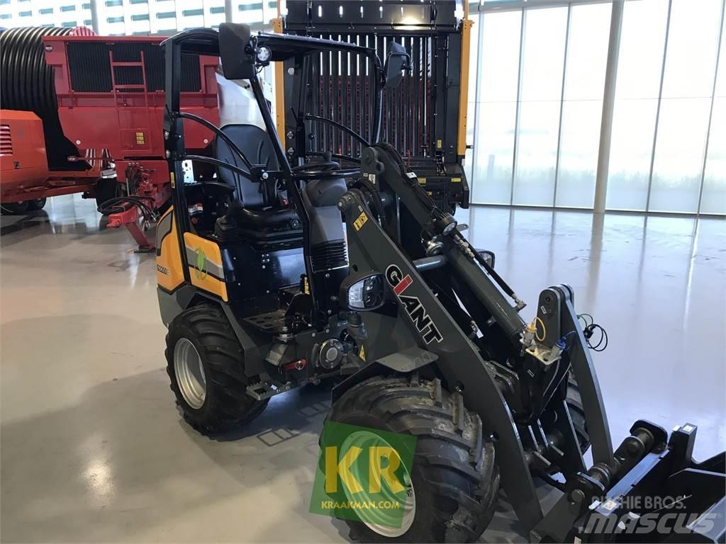 GiANT G2200E Трактора с фронтальным погрузчиком