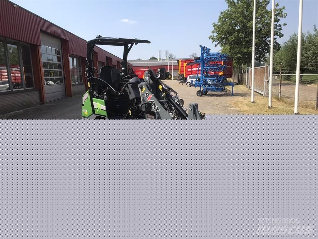 GiANT G2200E Трактора с фронтальным погрузчиком
