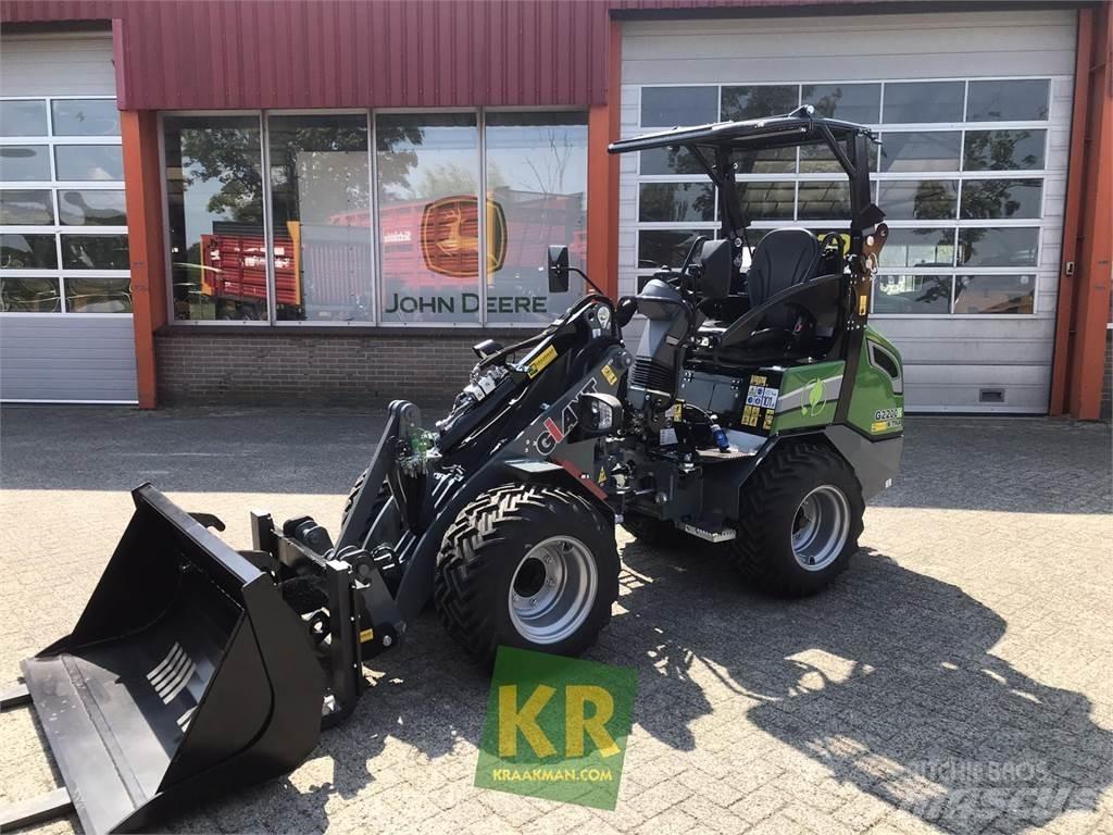 GiANT G2200E Трактора с фронтальным погрузчиком