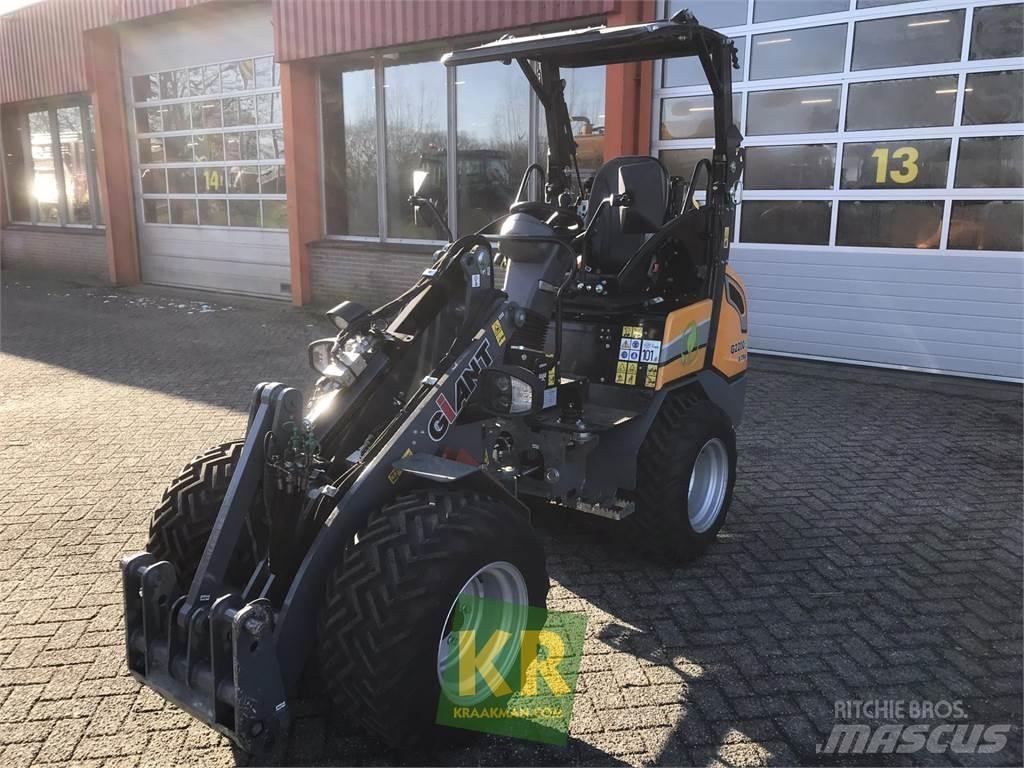 GiANT G2200E Трактора с фронтальным погрузчиком