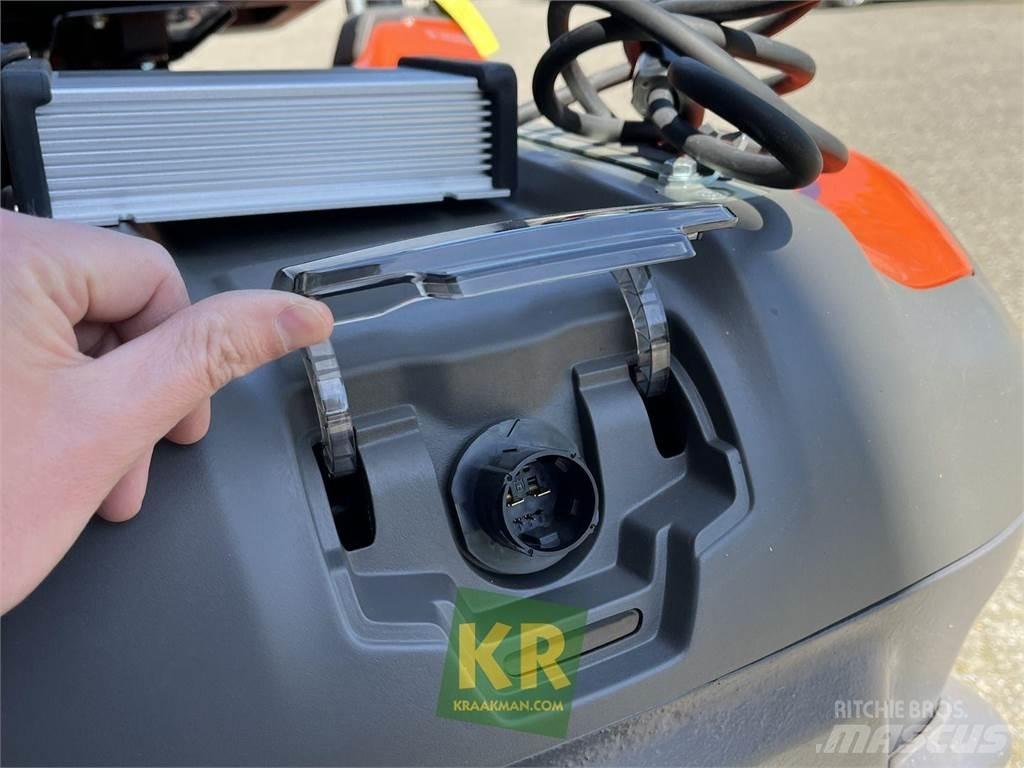 Husqvarna R200iX Самоходные газонокосилки