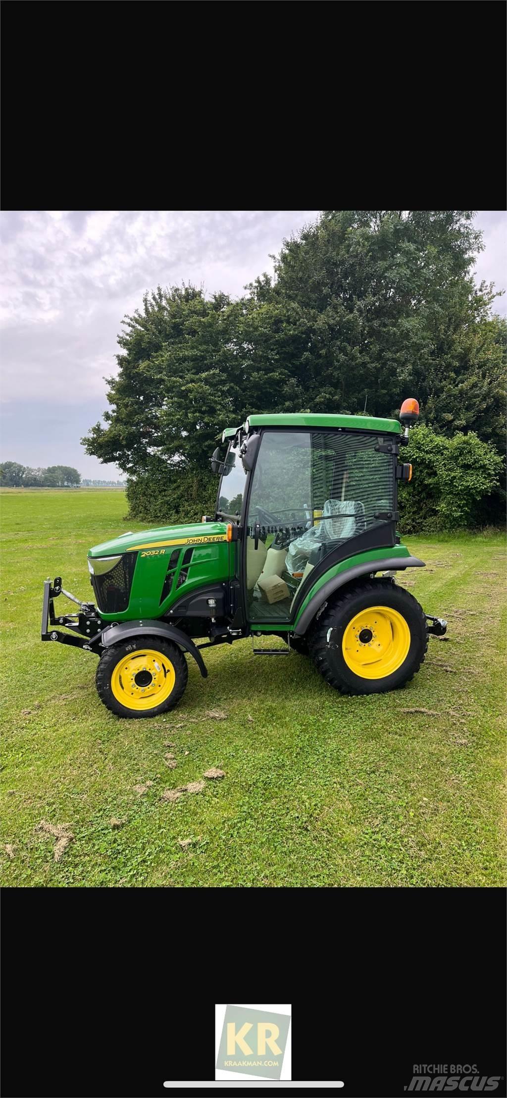 John Deere 2032R Коммунальные тракторы