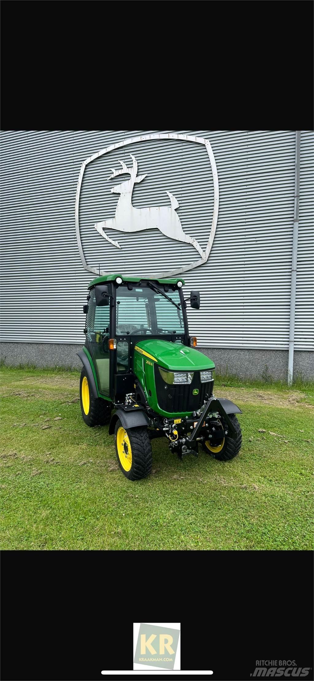 John Deere 2032R Коммунальные тракторы