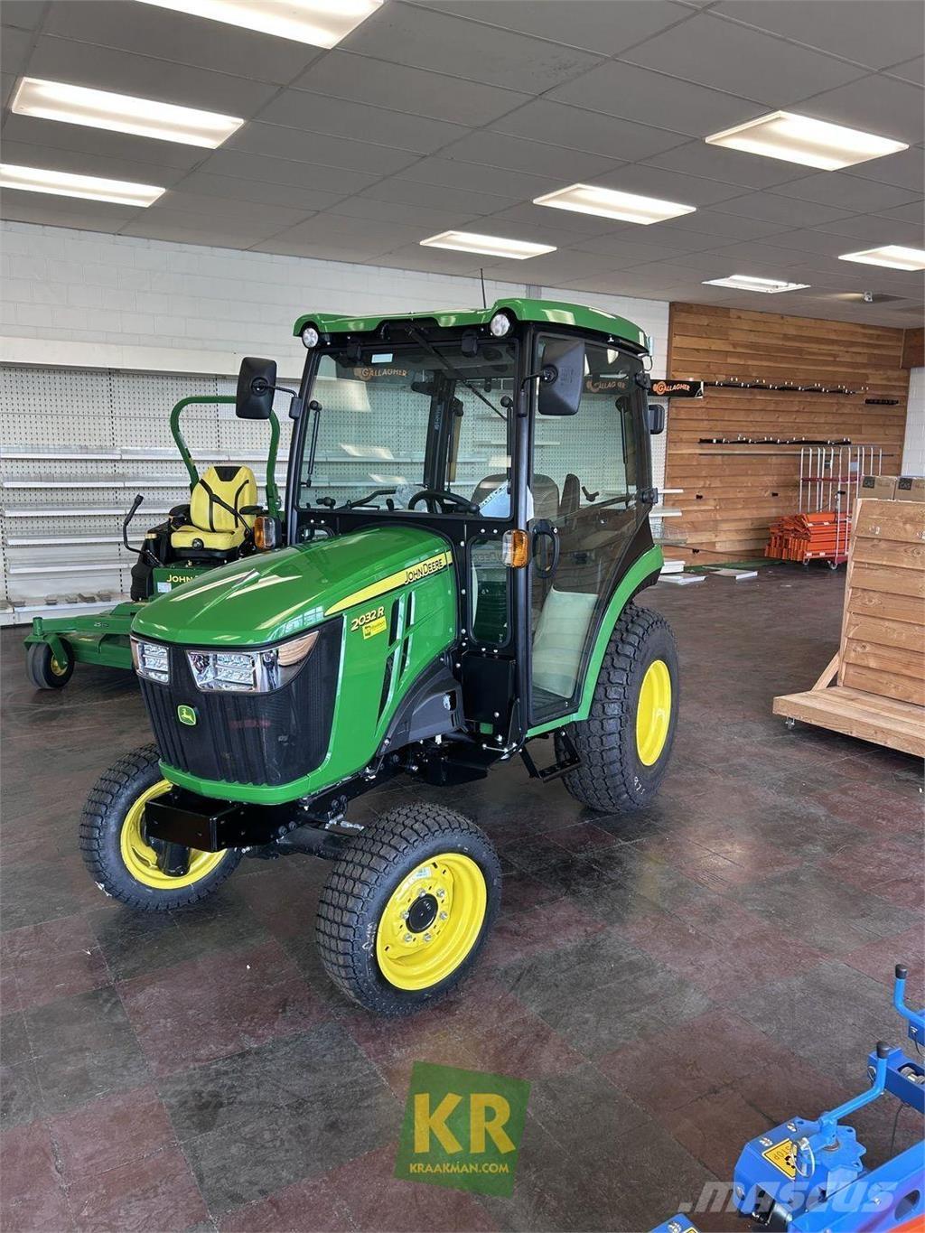 John Deere 2032R Коммунальные тракторы