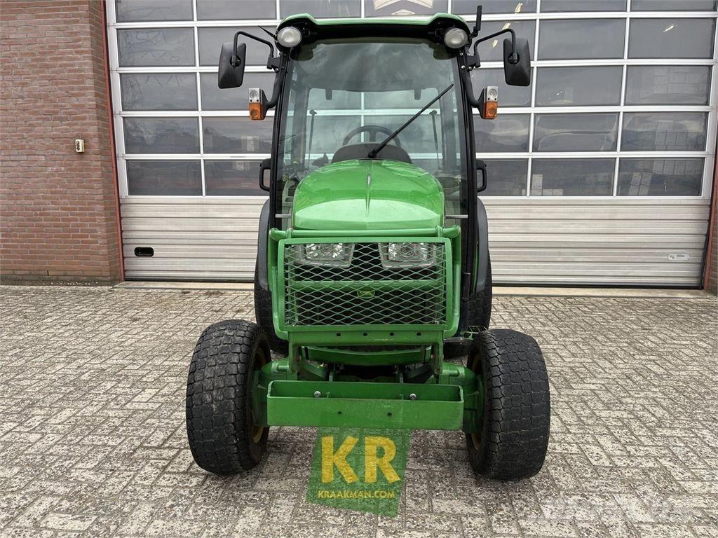 John Deere 3038R Коммунальные тракторы