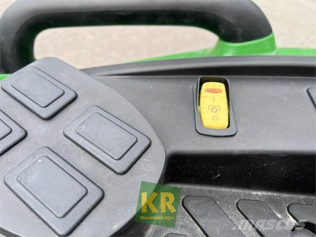 John Deere 4066M Коммунальные тракторы