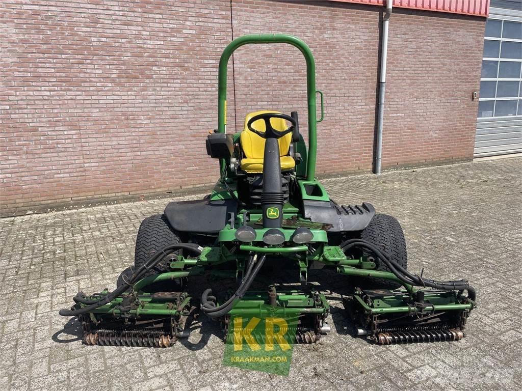John Deere 8700A Газонокосилки