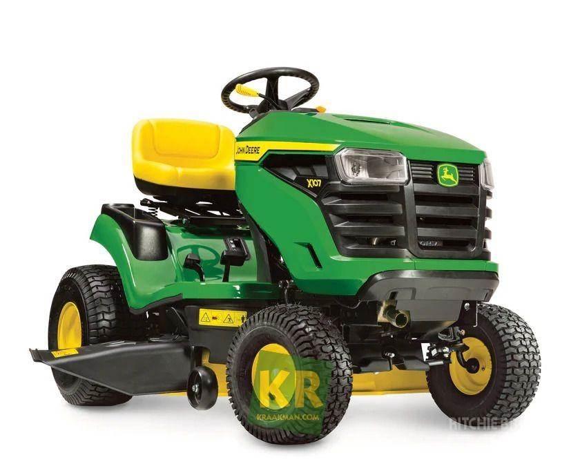 John Deere X107 Самоходные газонокосилки