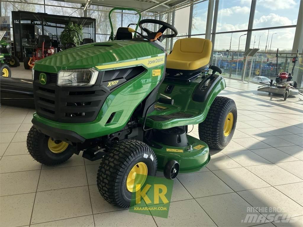 John Deere X107 Самоходные газонокосилки