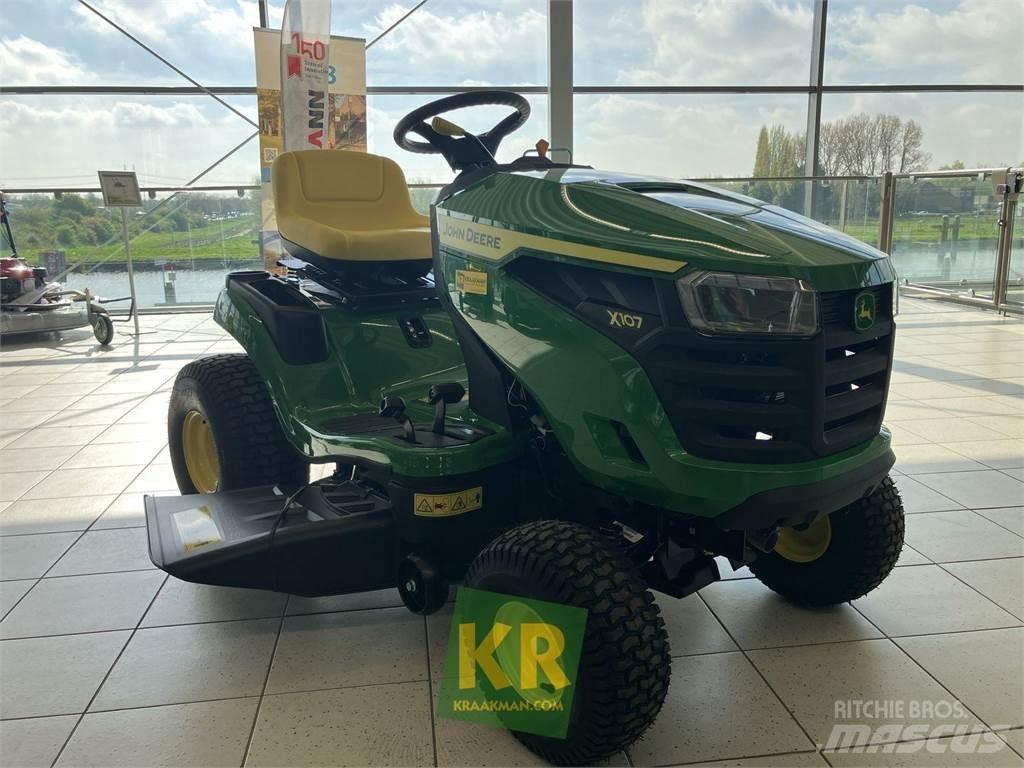 John Deere X107 Самоходные газонокосилки