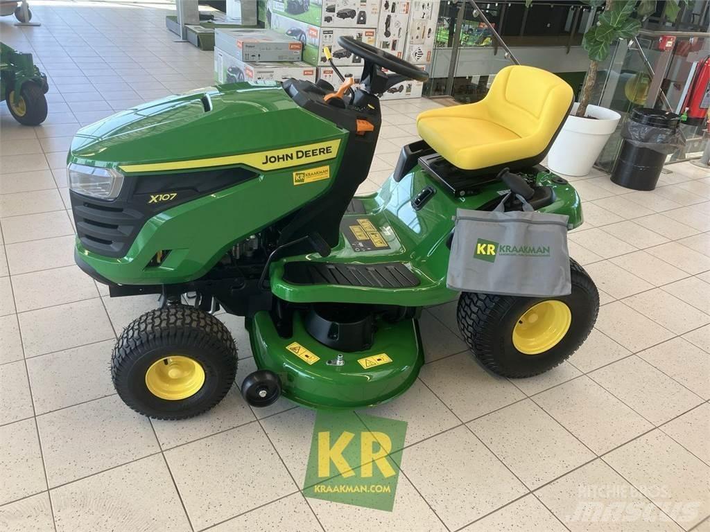 John Deere X107 Самоходные газонокосилки