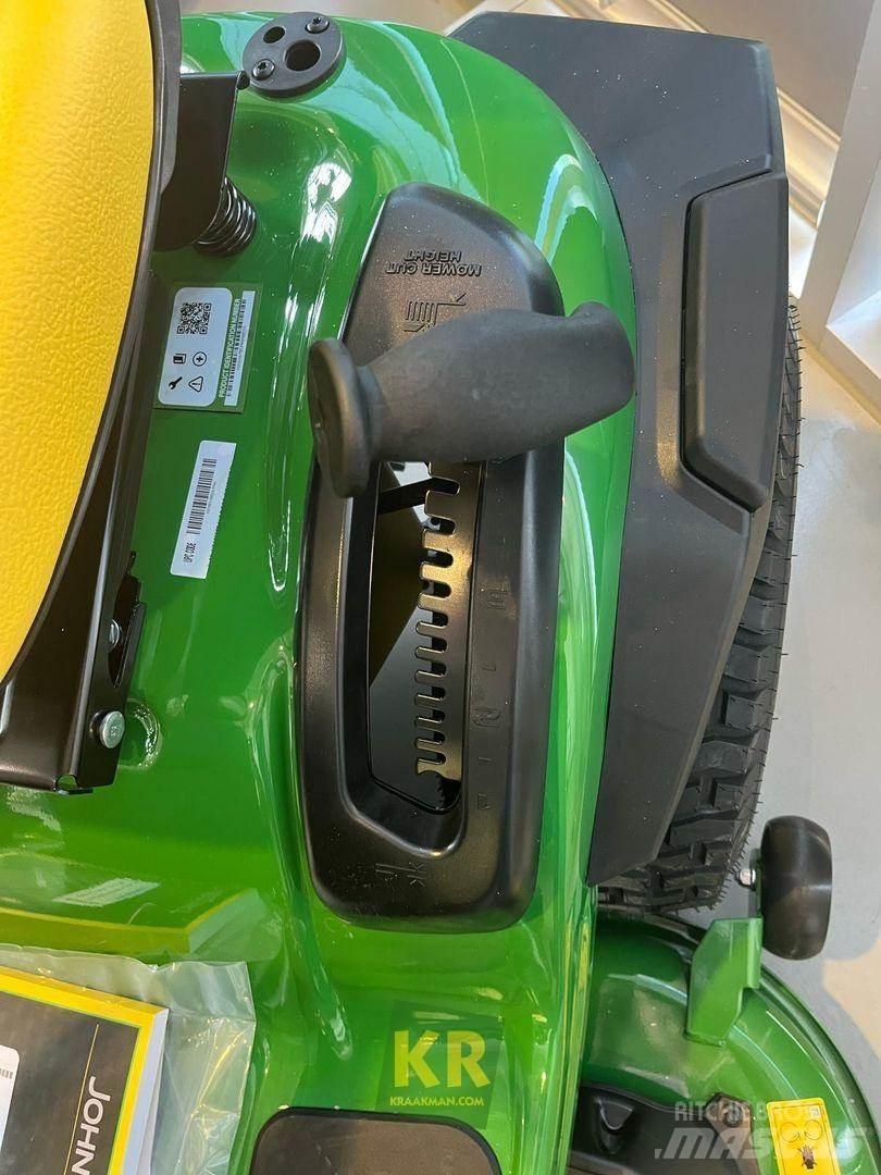 John Deere X127 Самоходные газонокосилки