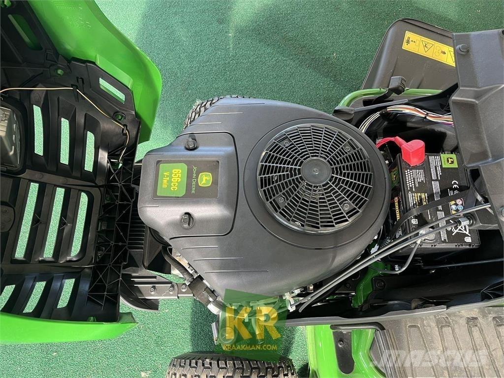 John Deere X127 Самоходные газонокосилки