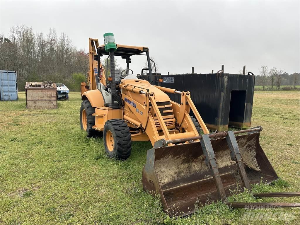 Komatsu WB140 Экскаваторы-погрузчики