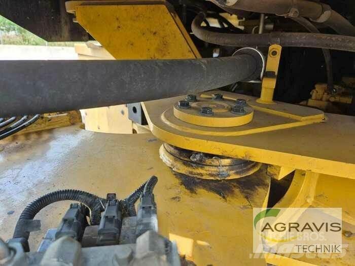 CAT 930 M Фронтальные погрузчики