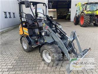GiANT G2200E Фронтальные погрузчики