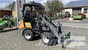 GiANT G2200E Фронтальные погрузчики