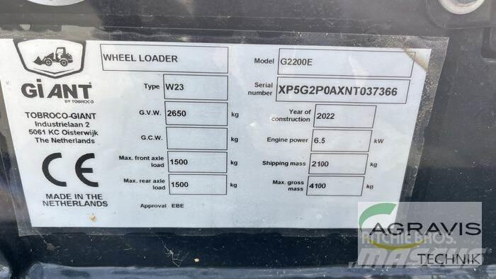 GiANT G2200E Фронтальные погрузчики