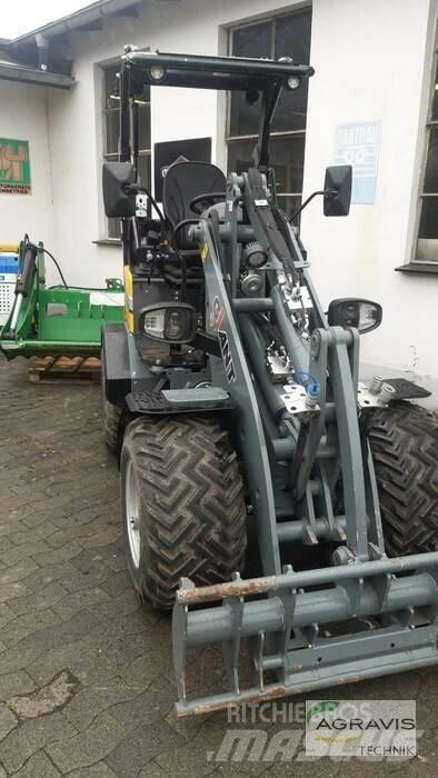 GiANT G2200E-3 Фронтальные погрузчики