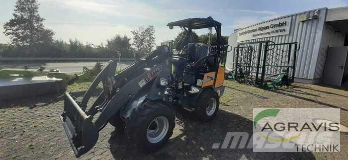 GiANT G2300 HD Фронтальные погрузчики