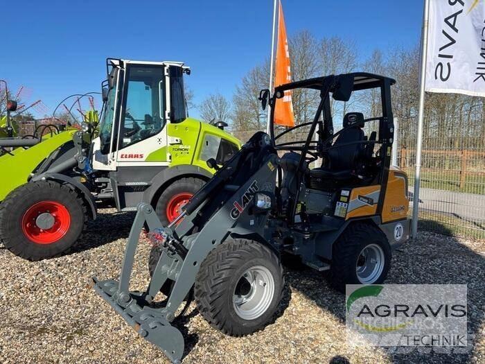 GiANT G2300 HD Фронтальные погрузчики