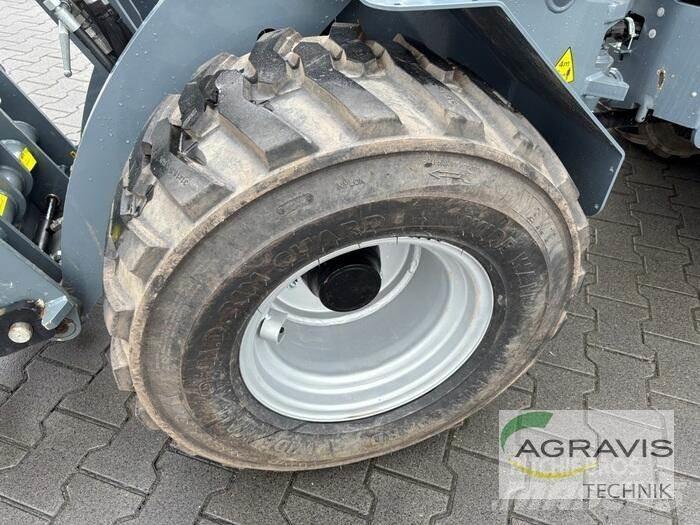 GiANT G2500 HD Фронтальные погрузчики