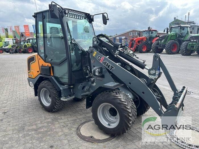 GiANT G2700 E Фронтальные погрузчики
