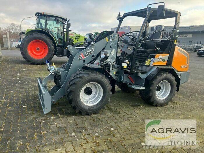 GiANT G3500 Фронтальные погрузчики