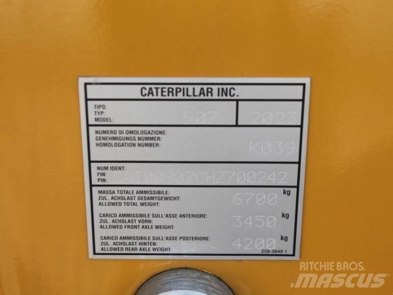CAT 907 Фронтальные погрузчики