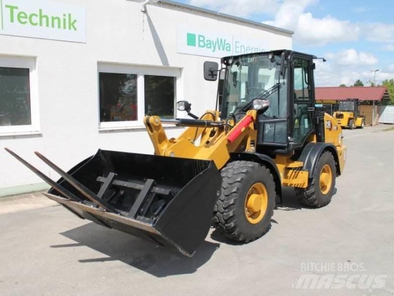 CAT 907 Фронтальные погрузчики