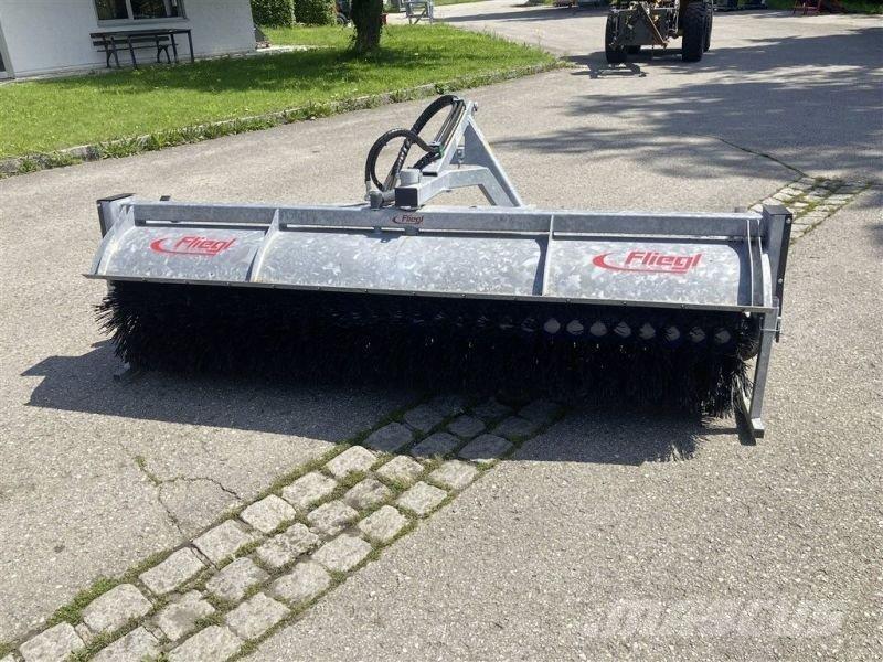 Fliegl TYP 700 Вакуумные уборочные машины