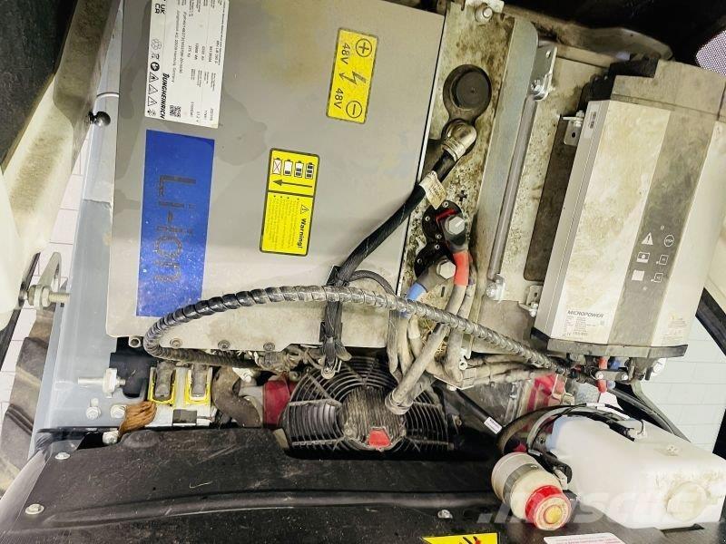 GiANT G2700E Мини-погрузчики