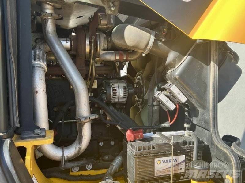 JCB TM 320 S Фронтальные погрузчики