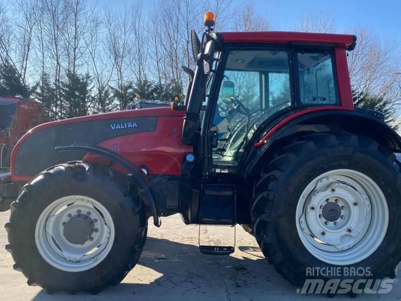 Valtra T153 H Трактора