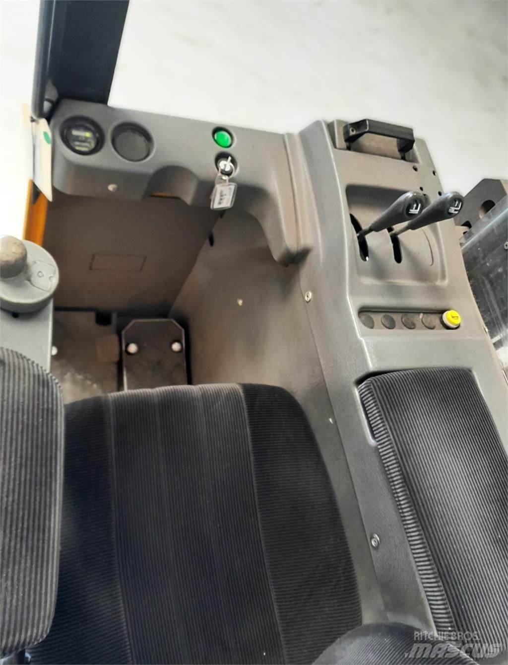 Atlet XSN160 Самоходные электроштабелёры