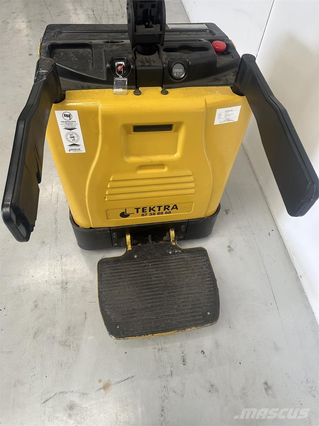 Yale MP20X FBW - 300 AH Самоходные электрические тележки