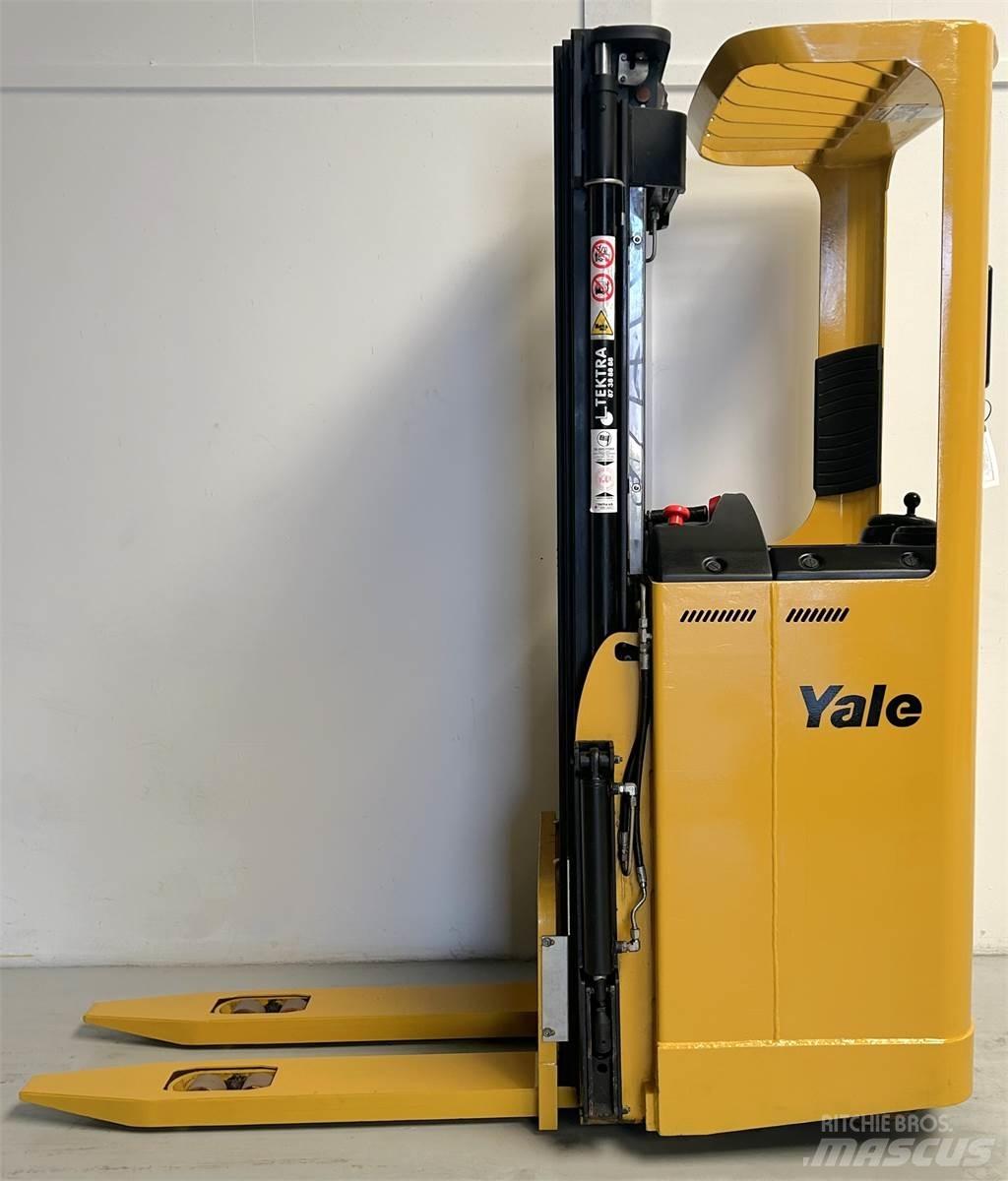 Yale SMS12S Самоходные электроштабелёры